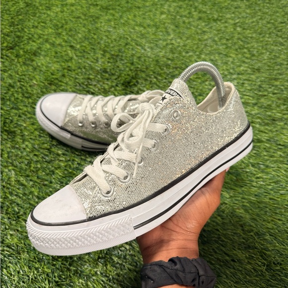 Converse Chuck Taylor All Star Low-Silver Glitter/Sequin size 8 women’s - Picture 2 of 8